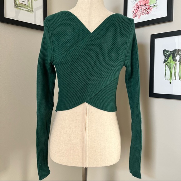 💚 Fashion Nova Cropped V Neck Sweater - Picture 5 of 8